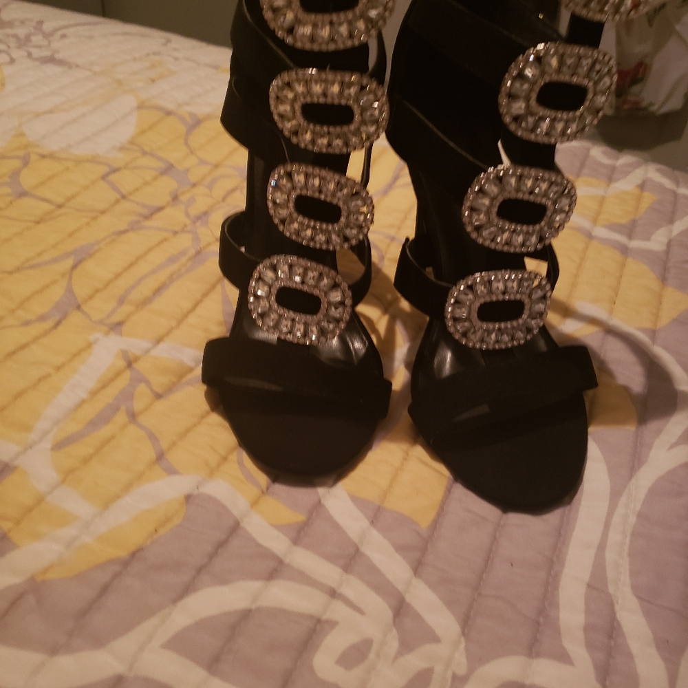 Shoes - Picture 2 of 9